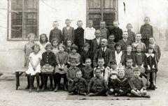 Hungary, Students of the Jewish School in Hőgyész, 1924, Gabi Laron, [object Object], [object Object], [object Object], Dokuforte #1483