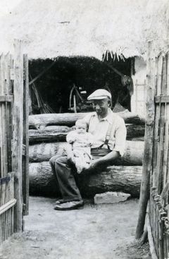 הונגריה, 1933, Gabi Laron, [object Object], [object Object], Dokuforte #1500
