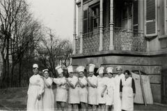 Germany, Cooks in the garden of the Jewish Hospital, Frankfurt, 1933, Gabi Laron, [object Object], [object Object], [object Object], Dokuforte #1475