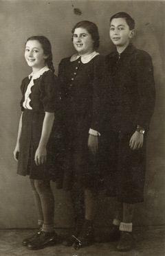 Hungary, Vera Schwarcz, Magda Schwarcz, Gyuri Schwarcz, 1938, Gabi Laron, [object Object], Dokuforte #1516