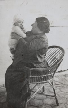 Hungary, Mariska Bauer takes care of Olga's son, 1934, Gabi Laron, [object Object], [object Object], Dokuforte #1825
