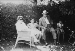 Hungary, Garden of the Jewish resort. Joli Lazarovits, Erika, Ármin,  Judit (left to right), 1961, Gabi Laron, Gabi Laron, [object Object], [object Object], [object Object], Dokuforte #1839