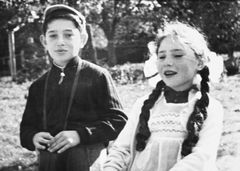 Hungary, Dob street, Gabi Lazarovits, Erika Lazarovits (left to right), 1957, Gabi Laron, [object Object], [object Object], Dokuforte #1883