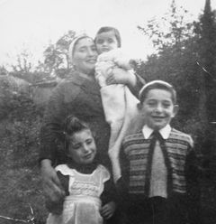 Hungary, Dob street, Lilla Lazarovits and her kids, 1955, Gabi Laron, [object Object], [object Object], Dokuforte #1901