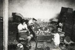 Shoemakers, 1930, Yehudit Adel Sholdos, [object Object], Dokuforte #1969
