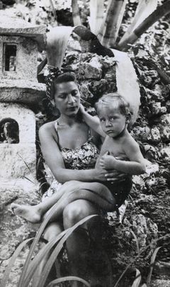 Israel, Éva Filut and her son Péter Filut, 1940, Yehudit Adel Sholdos, [object Object], [object Object], [object Object], Dokuforte #2004