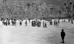 Israel, Western Wall, 1969, Gabi Laron, Gabi Laron, [object Object], [object Object], Dokuforte #1288