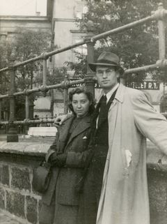 Hungary, Moshe (PIL) Alpan and his girlfriend Gertrud Diamant, later his wife Tova Alpan (1946), 1944, Yuval Alpan, [object Object], [object Object], [object Object], Dokuforte #2941