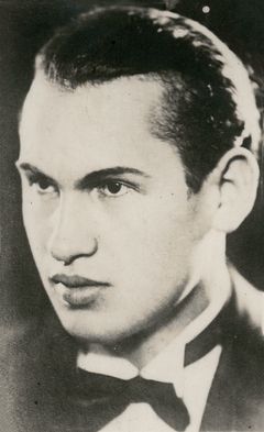 Hungary, Moshe Alpan (Elephant) one of the underground leaders of the Zionist Youth Resistance Movements in Hungary, 1940, Yuval Alpan, [object Object], [object Object], Dokuforte #2938