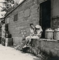 ישראל, Kibbutz Tziklag,Kibbutz Lahav, ליד הרפת (כדי חלב), 1959, Benny Barzilay, [object Object], [object Object], [object Object], [object Object], [object Object], Dokuforte #3166