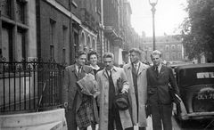 United Kingdom, London, June 1945, First Zionist Conference after World War II. From the right: Rafi Benshalom, Yaakov Hazan, Meir Ya'ari, Naomi, and Arthur Ben-Israel from Beit Alfa.

With cooperation of Nadav Mann / Bitmuna, 1945, Dany Benshalom, Rafi Benshalom, [object Object], [object Object], [object Object], [object Object], Dokuforte #3513