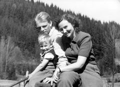 Czechoslovakia, The Benshalom family: Tamar, Rafi, and Dany in Czechoslovakia.

With cooperation of Nadav Mann / Bitmuna, 1952, Dany Benshalom, Rafi Benshalom, [object Object], [object Object], Dokuforte #3547