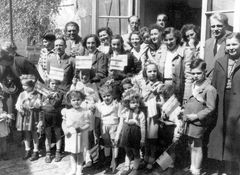 Czechoslovakia, Kindergarten children at the Israeli mission in Prague. On the right, Rafi; the fourth from the right, Tamar; and the second child from the right (hidden behind the Israeli flag), Dany.

With cooperation of Nadav Mann / Bitmuna, 1950, Dany Benshalom, Rafi Benshalom, [object Object], [object Object], [object Object], Dokuforte #3613