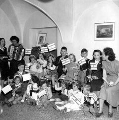 Czechoslovakia, On the right – the kindergarten teacher Herzliya Raz, sent from Israel, accompanied by the accordionist Esther Avital. Dany, the first on the right, is seated in the row.

With cooperation of Nadav Mann / Bitmuna, 1950, Dany Benshalom, Rafi Benshalom, [object Object], [object Object], [object Object], Dokuforte #3614