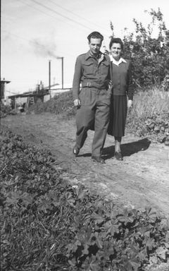 ישראל, בלומה ושמעון גורדון, 1955, Ruth Lackner Hiller / Kibbutz Haogen Archive, [object Object], [object Object], [object Object], Dokuforte #4249