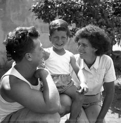 Israel, חנה, מיכה, יונה ויזלברג, 1955, Ruth Lackner Hiller / Kibbutz Haogen Archive, [object Object], [object Object], [object Object], [object Object], [object Object], [object Object], Dokuforte #4358