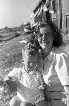 ישראל, מרים ואמיר פסטרנק, 1955, Ruth Lackner Hiller / Kibbutz Haogen Archive, [object Object], [object Object], [object Object], [object Object], [object Object], Dokuforte #4503