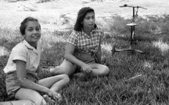 Israel, ציביה אברמוביץ ירדנה בסן, 1955, Ruth Lackner Hiller / Kibbutz Haogen Archive, [object Object], [object Object], [object Object], [object Object], Dokuforte #4594