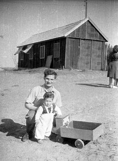 Israel, מיכה, יונה ויזלברג, 1955, Ruth Lackner Hiller / Kibbutz Haogen Archive, [object Object], [object Object], [object Object], [object Object], [object Object], Dokuforte #4478