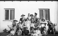 Israel, Purim, שיבולים csoport, 1955, Ruth Lackner Hiller / Kibbutz Haogen Archive, [object Object], [object Object], [object Object], [object Object], [object Object], [object Object], Dokuforte #4573