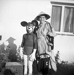 Israel, ציפי שדה Purim

Purim is the most festive Jewish holiday. The holiday celebrates a time when Jews in Persia (now Iran) escaped a plot to harm them., 1955, Ruth Lackner Hiller / Kibbutz Haogen Archive, [object Object], [object Object], [object Object], [object Object], [object Object], Dokuforte #4600