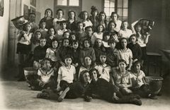 Eretz Israel, Binyamin Brenner (the teacher) with his class, 1922, Shmuel Brenner, [object Object], [object Object], [object Object], [object Object], [object Object], [object Object], Dokuforte #4713