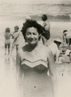 Israel, At the beach (Esther Brenner), 1955, Shmuel Brenner, [object Object], [object Object], [object Object], [object Object], Dokuforte #4720