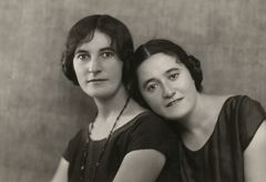 Eretz Israel, Esther and her sister Rachel, 1921, Shmuel Brenner, [object Object], [object Object], Dokuforte #4727