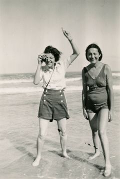 Esther and the cousins at the beach, 1947, Shmuel Brenner, [object Object], [object Object], [object Object], [object Object], Dokuforte #4754