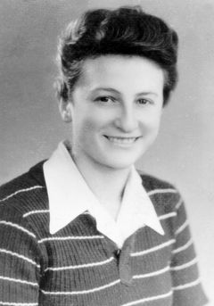 Hungary, Neska Goldfarb in the Zionist resistance movement, 1944, Miklós Szedő / Carl Lutz Foundation, [object Object], [object Object], [object Object], [object Object], [object Object], [object Object], [object Object], Dokuforte #4097