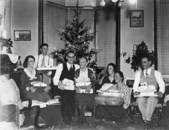 Carl Lutz with his family, 1935, Miklós Szedő / Carl Lutz Foundation, [object Object], [object Object], [object Object], Dokuforte #4059