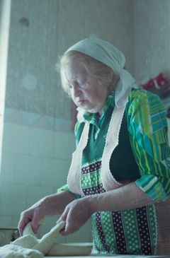 הונגריה,צ’כיה,אוקראינה, Subcarpathia, בשנת 1690 החלו יהודים אורתודוקסים (בעיקר מפולין) להתיישב  בזקרפטיה.
עד שנת 1939 היוו יהודי מונקאץ' מחצית מאוכלוסיית העיר ושמרו על חיי דת, חברה ופוליטיקה תוססים. המצב השתנה באופן קיצוני עם חקיקת חוקים מפלים, ריכוז בגטאות והשמדה פיזית. לאחר מלחמת העולם השנייה, האוכלוסייה היהודית שנותרה בזקרפטיה,
שהצטמצמה מאוד, חוותה קשיים גדולים אף יותר עקב האנטישמיות שהתגברה במיוחד אחרי 1967., 1993, Kiss Ferenc, Kiss Ferenc, [object Object], [object Object], [object Object], [object Object], [object Object], Dokuforte #5074