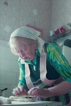 הונגריה,צ’כיה,אוקראינה, Subcarpathia, בשנת 1690 החלו יהודים אורתודוקסים (בעיקר מפולין) להתיישב  בזקרפטיה.
עד שנת 1939 היוו יהודי מונקאץ' מחצית מאוכלוסיית העיר ושמרו על חיי דת, חברה ופוליטיקה תוססים. המצב השתנה באופן קיצוני עם חקיקת חוקים מפלים, ריכוז בגטאות והשמדה פיזית. לאחר מלחמת העולם השנייה, האוכלוסייה היהודית שנותרה בזקרפטיה,
שהצטמצמה מאוד, חוותה קשיים גדולים אף יותר עקב האנטישמיות שהתגברה במיוחד אחרי 1967., 1993, Kiss Ferenc, Kiss Ferenc, [object Object], [object Object], [object Object], [object Object], [object Object], Dokuforte #5073